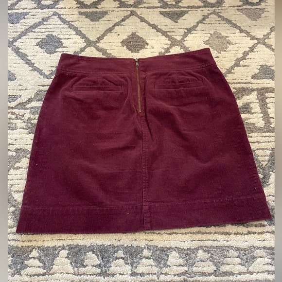 Loft corduroy skirt, burgundy colored with working pockets. - Picture 3 of 8